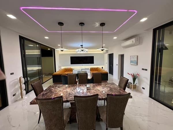 Luxury villa with a private swimming pool for sale in Phuket City. Conveniently located near shopping areas, Robinson, a 6