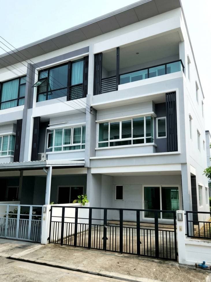 ช่วงโปร! ทาวน์โฮมวัชรพล 3ชั้น-หลังมุม หลังใหญ่ : เดอะริคโค้ ทาวน์ วัชรพล ซอยร่วมมิตรพัฒนา(ห้าแยก) 3