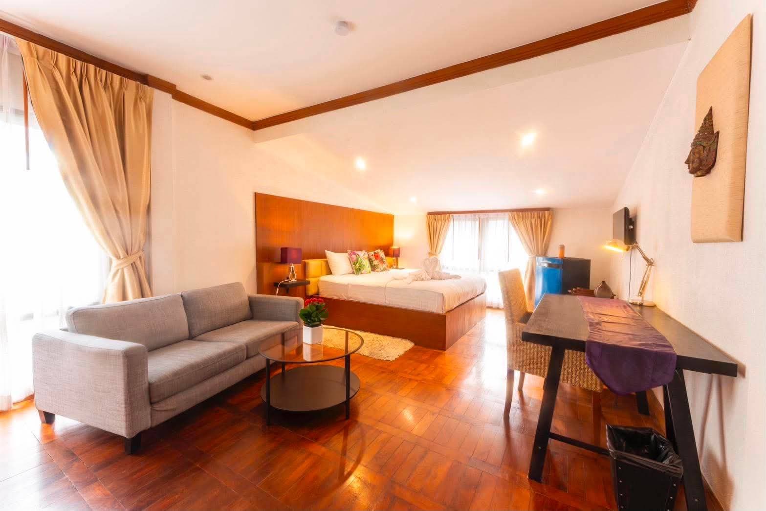FOR RENT AT A GREAT PRICE!! Beautifully house, Sukhumvit Soi 15, Near BTS Asok and Terminal 21