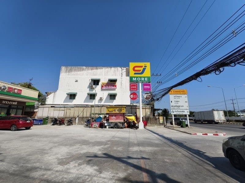 อาคารพาณิชย์ห้องริม 49 ตร.ว. หน้ากว้าง 6.5 ม. ติด CJ More ถนนสุขุมวิท กม.5 สัตหีบ เยื้องสนามกีฬากองทัพเรือ
