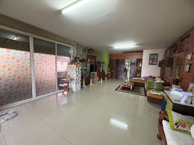 อาคารพาณิชย์ห้องริม 49 ตร.ว. หน้ากว้าง 6.5 ม. ติด CJ More ถนนสุขุมวิท กม.5 สัตหีบ เยื้องสนามกีฬากองทัพเรือ 2