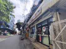 Old house for sale need to rebuild for residence business zone near MRT HUAIKHWANG 5