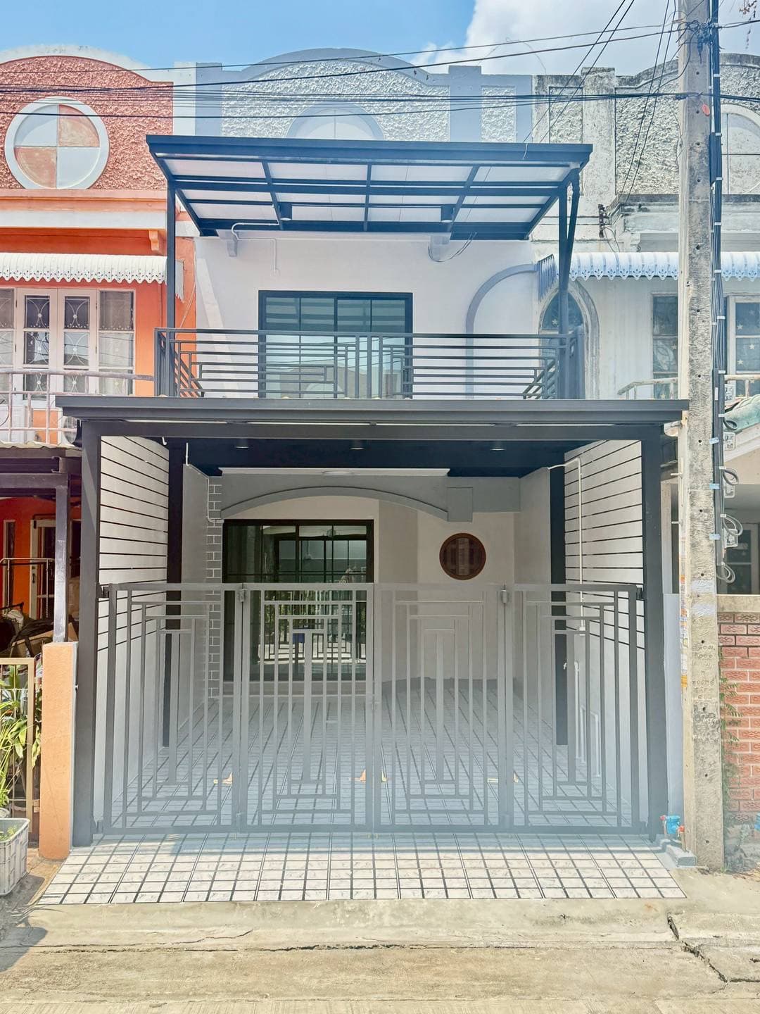 หมู่บ้านสิรารมย์ บ้านกล้วย-ไทรน้อย บางบัวทอง ทาวน์เฮาส์ 2 ชั้น ตกแต่งใหม่พร้อมอยู่ มีระเบียงด้านหน้า โครงการของแลนด์&เ 4