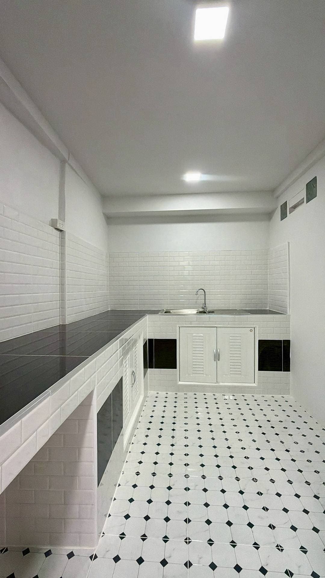 หมู่บ้านทรายทองนิเวศน์ ใกล้ห้าแยกปากเกร็ด ทาวน์เฮาส์ 2 ชั้นตกแต่งใหม่พร้อมอยู่ ทำเลดี ใกล้ห้าแยกปากเกร็ด 5