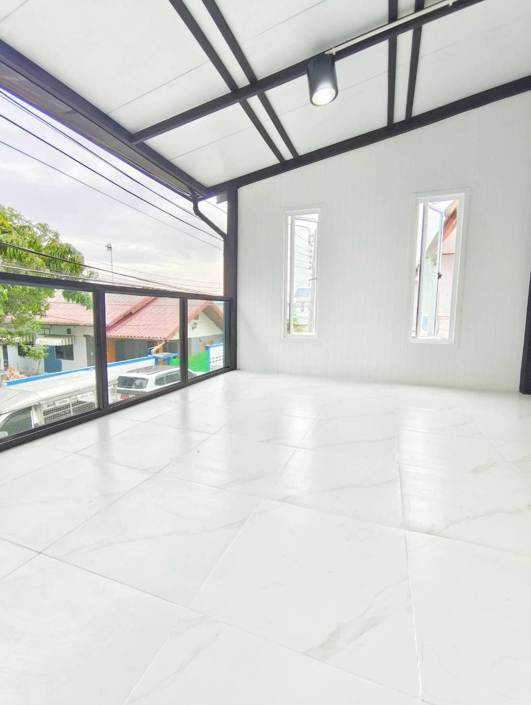หมู่บ้านทรายทองนิเวศน์ ใกล้ห้าแยกปากเกร็ด ทาวน์เฮาส์ 2 ชั้น หลังมุม ตกแต่งใหม่พร้อมอยู่ ทำเลดี 5