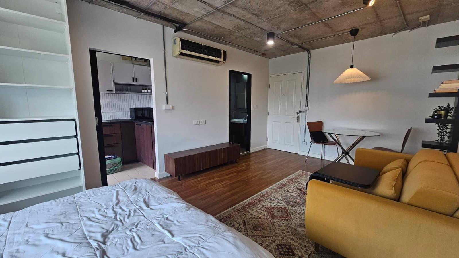 One Thonglor Station 31 sq.m. Studio Loft, 200m from BTS Thong Lo behind T-One. High Yield 8%+, fully furnished, only 3. 3